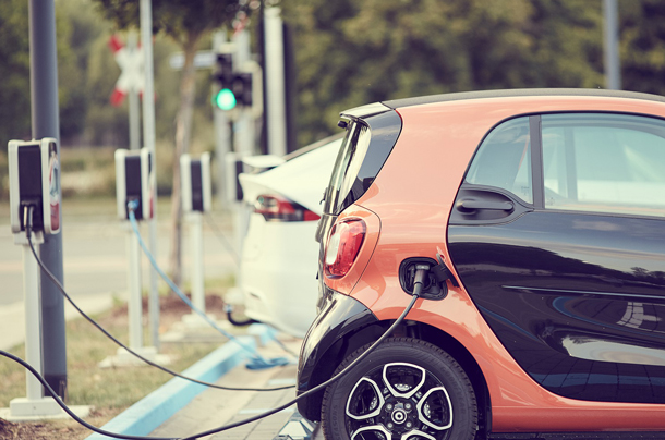 Elektroauto wird geladen
